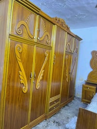 غرفة خشب • مستعملة • خمس أبواب