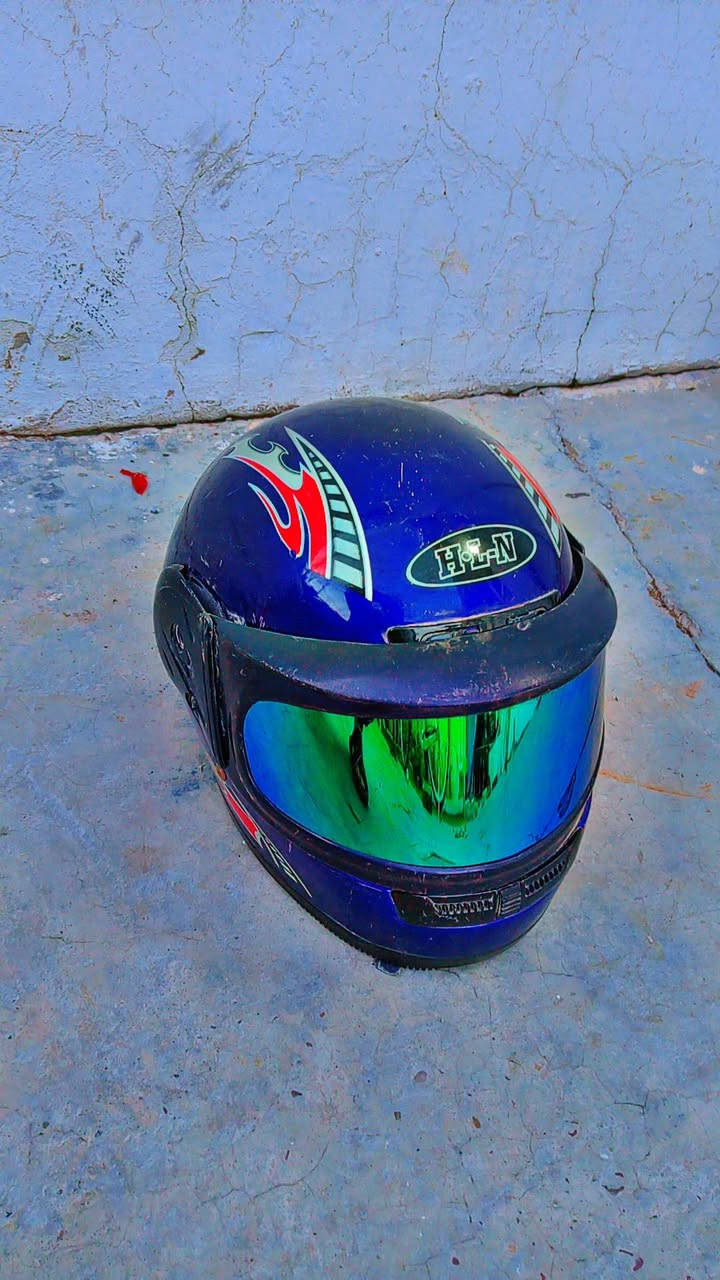 خوذه للبيع. حجم كبير 8 والصغير 4 
مكاني كركوك روناكي سايدن 
الرقم ***********
