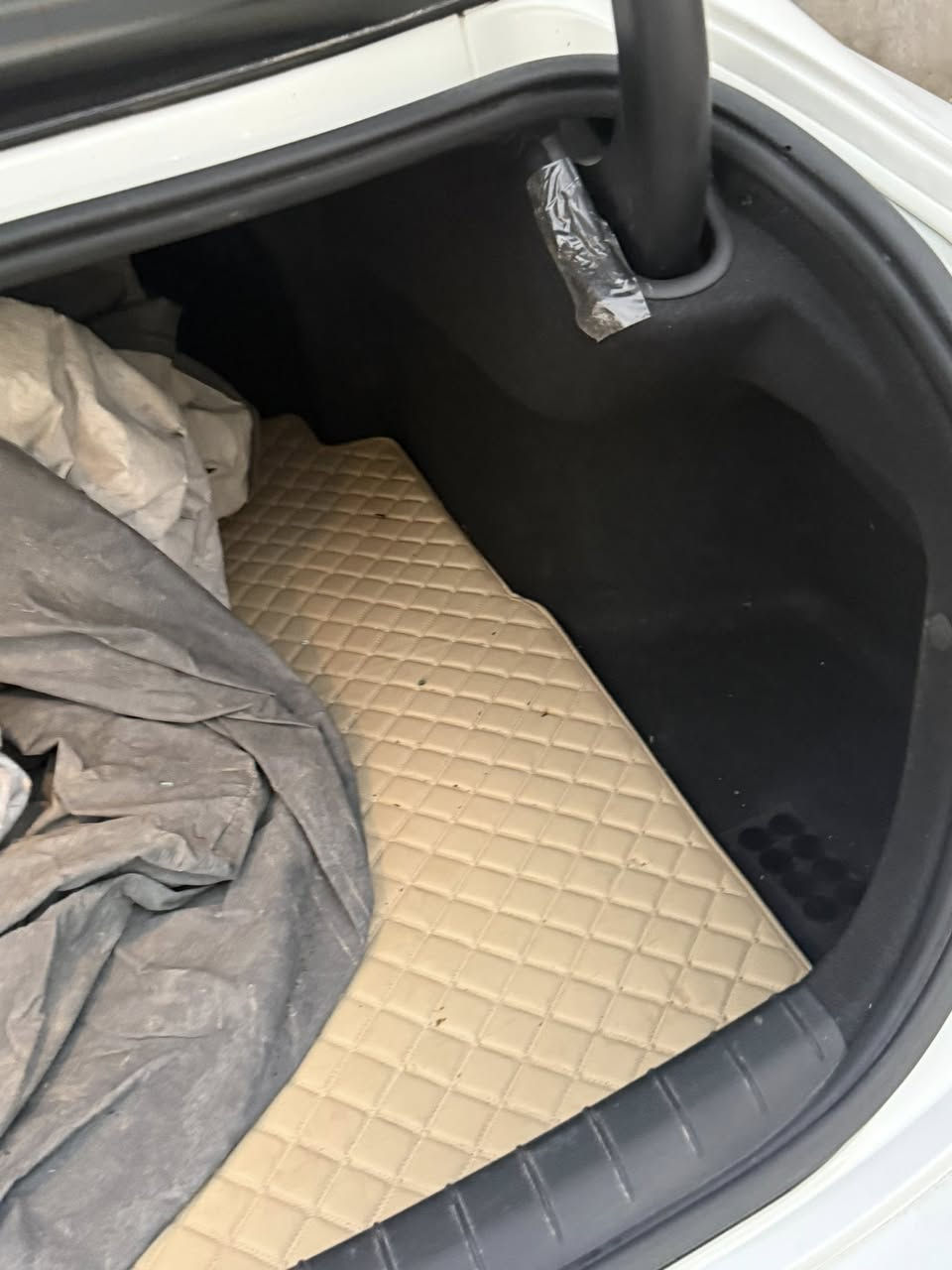 سلام عليكم سوناتا خليجيه مكفوله كفاله عامه حته من شخط فول موصفات بصمات وياهة ثنين سبير مانازل لزكات شركه بيهة ماشيه ٣٠ الف رقم بغداد حره بسمي مغلفه بي بي اف بس تغليفهة ١٠ ورقات سياره كلش جديده بنرامه كشنات جلد عسلي دشبول عسلي شاحن لاسلكي كامرات انضمه قياده *********** سعر ٢٥٥ بيهة مجال بصيط اناره داخله دشبول بيبان بلادي بردات بلادي
