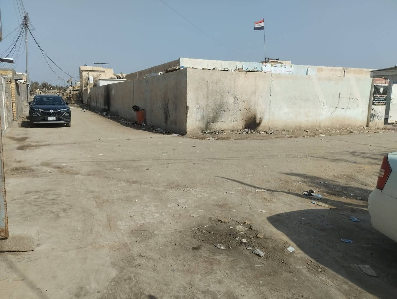 بيت للبيع قرب صيطرة البوعضم عمود 17غرفتين وديوانيه وصاله وحمامات داخليه وخارجيه وحديقه خلفيه وغرفه بلحديقه مامعكوده طريق المشايه يبعد عن الشارع العام 60متر مساحه البيت 200م مدرسه بلباب ماي مجاري اي ستفسار خاص على هاذه الرقم ***********
