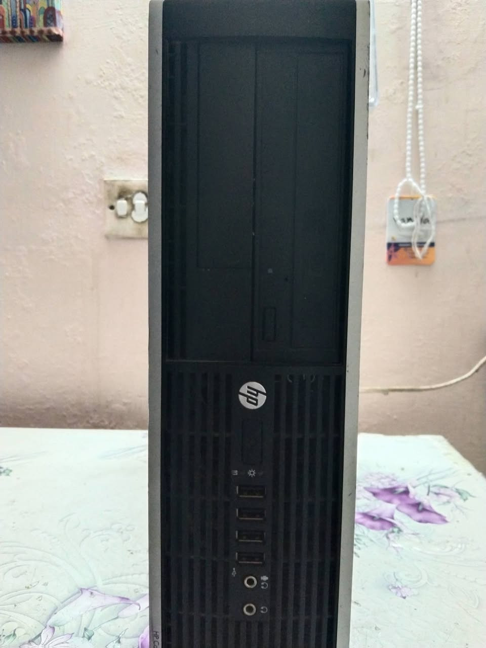 السلام عليكم 
حاسبة دسكتوب سستم انتل كور 5 جيل الثاني مستعملة نظيفة للبيع من شركة HP Compaq 6200
......
السعر 150 ألف دينار 
......
***********
......
عنوان بغداد زيونة 
البيع بضمان الفحص 
لا يتوفر توصيل 
......
ملاحظة 
كيس فقط بدون أي ملحقات 
......
المواصفات 
معالج انتل كور 5 جيل الثاني رقم المعالج 2500
كارد شاشة 4 كيكا جديد AMD RX 550 GDDR5 
هارد 128 كيكا للنظام والبرامج جديد SSD 
هارد 500 كيكا للالعاب HDD 
رام 16 كيكا جديد 8+8 تردد 1600 DDR3 
مذربورد جيل الثاني HP H61 DDR3 
مشغل اقراص ديفيدي DVD 
......
الحاسبة تعمل على نظام وندوس 11 وتحتوي على أكثر من 30 لعبة طور القصة اوفلاين مع لعبة ببجي موبايل اونلاين 
......
مع جزيل الشكر لإدارة المجموعة
