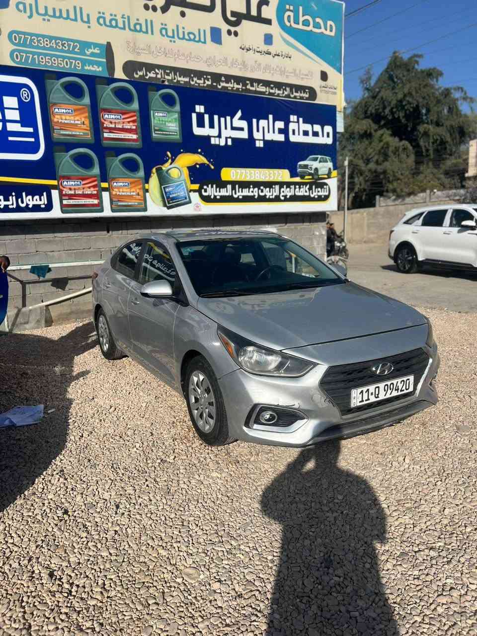 للبيع هيونداي أكسنت موديل 2018 وارد أمريكي، رقم بغداد ألماني (الحديث)، وفي العراق تعرضت لطخة بسيطة وتم صبغ الباب وجاملغ خلفي، مكينة مبدلة (مال حاوية)، والسيارة جاهزة للاستخدام. سونار السيارة وصور المزاد الأمريكي متوفرة ضمن الصور.
 العنوان: بابل / المسيب. للاستفسار: *********** - ***********.
