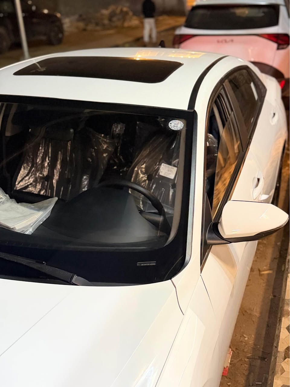 السلام عليكم  ورحمة الله وبركاته 
هيونداي النترا خليجي تجمع موديل 2024 ماعدا بارد كلش خفيف في الباب الخلفي.   مكينة دوش كفاله وكير كفالة
السيارة فول مواصفات 1/1 
السيارة جديدة بمعنى الكلمة وانا ماخذها للبيت زيرو يعني على ايدنا 
السيارة  حالياً بوضع الشركة
مواصفات السيارة 
لد امامي
لد خلفي 
حساس امامي 
حساس خلفي 
كامرة خلفية 360
فتحة سقف سلايد روم 
بصمة ابواب وبصمة تشغيل
بوجكتر ضباب 
لايت زنون بلاد ومتحرك مع الاستيرن 
مانع انزلاق 
تحديد مسار 
مانع تصادم 
رادار امامي خلفي وجوانب
كشنات جلد
كشنات تبريد 
كشنات تدفئة 
تبريد امامي
تبريد خلفي 
جام اوتو 4 جام 
كشنات كهرباء 
مرايات طلي او شفط 
اشارة ترحيب 
صندوق خلفي كهربائي عند الاقتراب من السيارة 
علماً 
ستيكرات الوكالة كلها بيها ماشايل شي عدا كيس 
الويلكب وفابلون البنيد  السيارة على وضع الوكالة 
وبالعافية على الي ياخذها. 
مكان السيارة البصرة ياسين خريبط 
رقم اربيل الجديد تحويل او وكالة
السعر 146 وبيها مجال للجناي  ماكو بهيج سعر 
رقم الهاتف *********** البصرة, العراق
