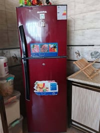 ثلاجة • نظيفة • شغالة