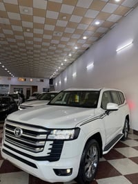 لاندكروز موديل 2022 اتصل 07710799257