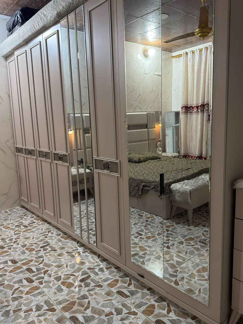 غرفه نوم تركي نظيفه جداا وقويه ب٩٥٠ وبيها مجال وسبلت طنين بروته تخبل ب٢٠٠ مستعجلين ع بيع لغرض السفر مكان نجف شارع المطار النجف, العراق


**إذا كنت صاحب هذا الإعلان وتريد حذفه لأي سبب، رجاءا أرسل رسالة إلى الدعم الفني**