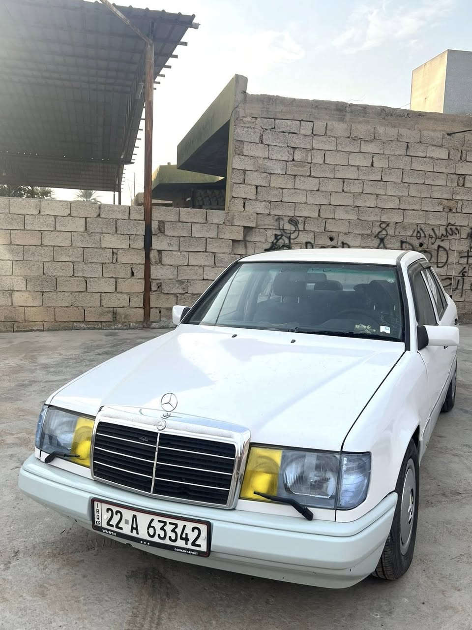 سلام عليكم 
مرسيدس دب E300 موديل 1988 لون ابيض رقم أربيل الجديد  سنويه جديده شرط التحويل محرك ملكه 3000 شرط كير ومحرك تخم تاير جديد كهربائيات شاشه كأمره سنتر لوك آريل كهربائي كلها شغاله 
صبغ عام قواعد معمره غرفتها نضيفه جداً 
تراي وين مايعجبك مكاني سامراء السعر 50 بيها مجال لشراي 
***********
