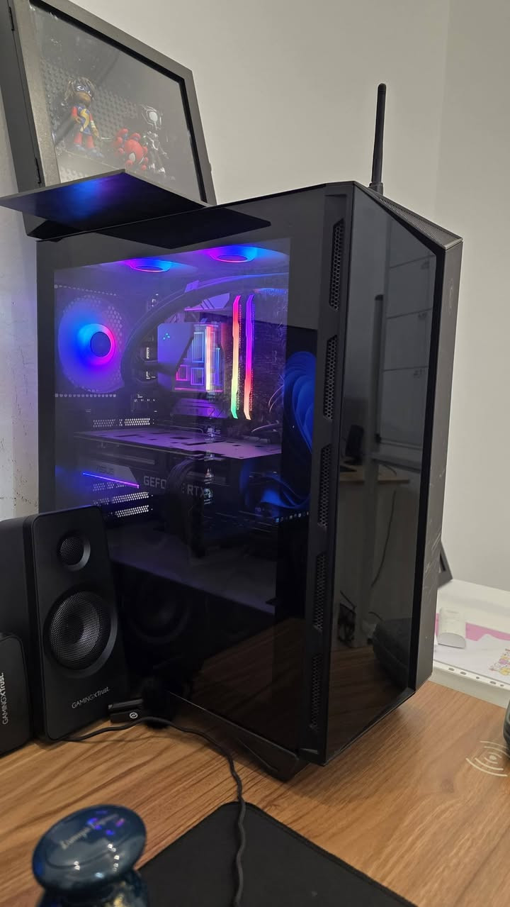 للبيع
كوراي   5 جيل 12  
RTX3060TI 8GB
رام 16 
M.2 500GB
HDD 1T
SSD 240GB
SSD 128 GB 
شاشة سامسونج قياس 24  1080 
سستم صوت 6 سماعات 
UPC اون لاين يشغلها نص ساعة
***********
