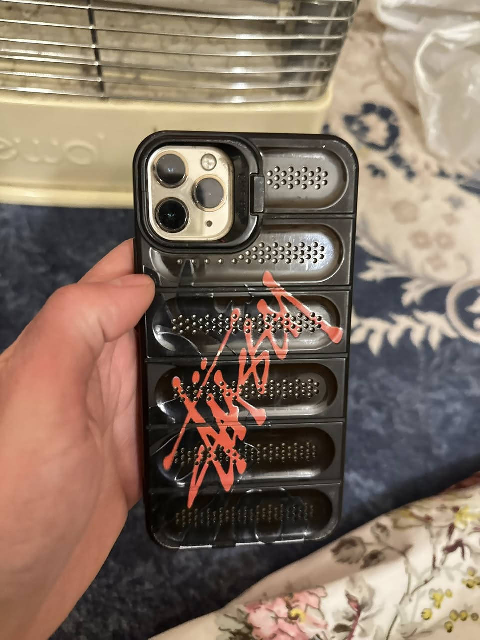 ايفون 11للبيع بطاريه 75 ذاكره 64 نضيف للاستفسار***********
