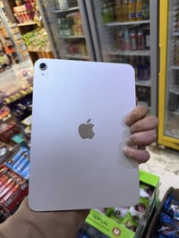 ايباد 11   معالج A16 كارتون وأغراض بطاريته ٩٢    للبيع  ب ٣٥٠  مجلد قل...