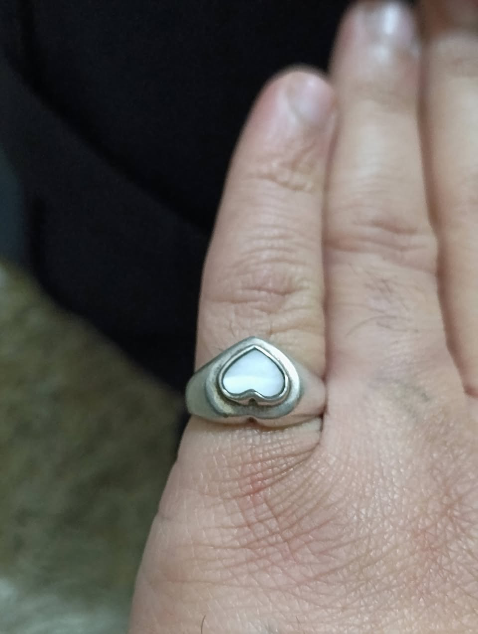 للبيع شلع الي يريدهن يتصل *********** ابو ورود 6 خواتم 150 الف كلهن قديمات وصليات أو مراسلت الصفحه
