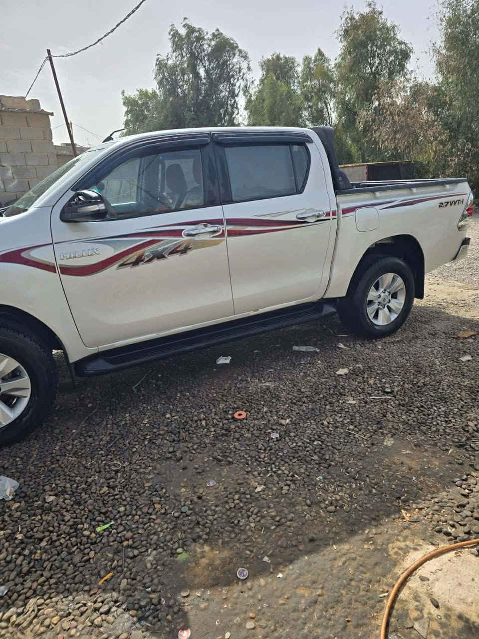 بس الله الرحمن الرحيم السلام عليكم  سياره للبيع هايلوكس موديل 17 النوع كويتي تبريد امامي خلفي و المواصفات معروفه البقيه المكان النجف الاشرف للاستفسار الاتصال على الرقم التالي ***********
