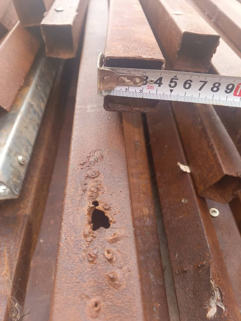 سلام عليكم شباب بواري مربع البيع بل 150متر من متر اله 4امتار مكاني بوب الشام وهاذه رقمي ***********
