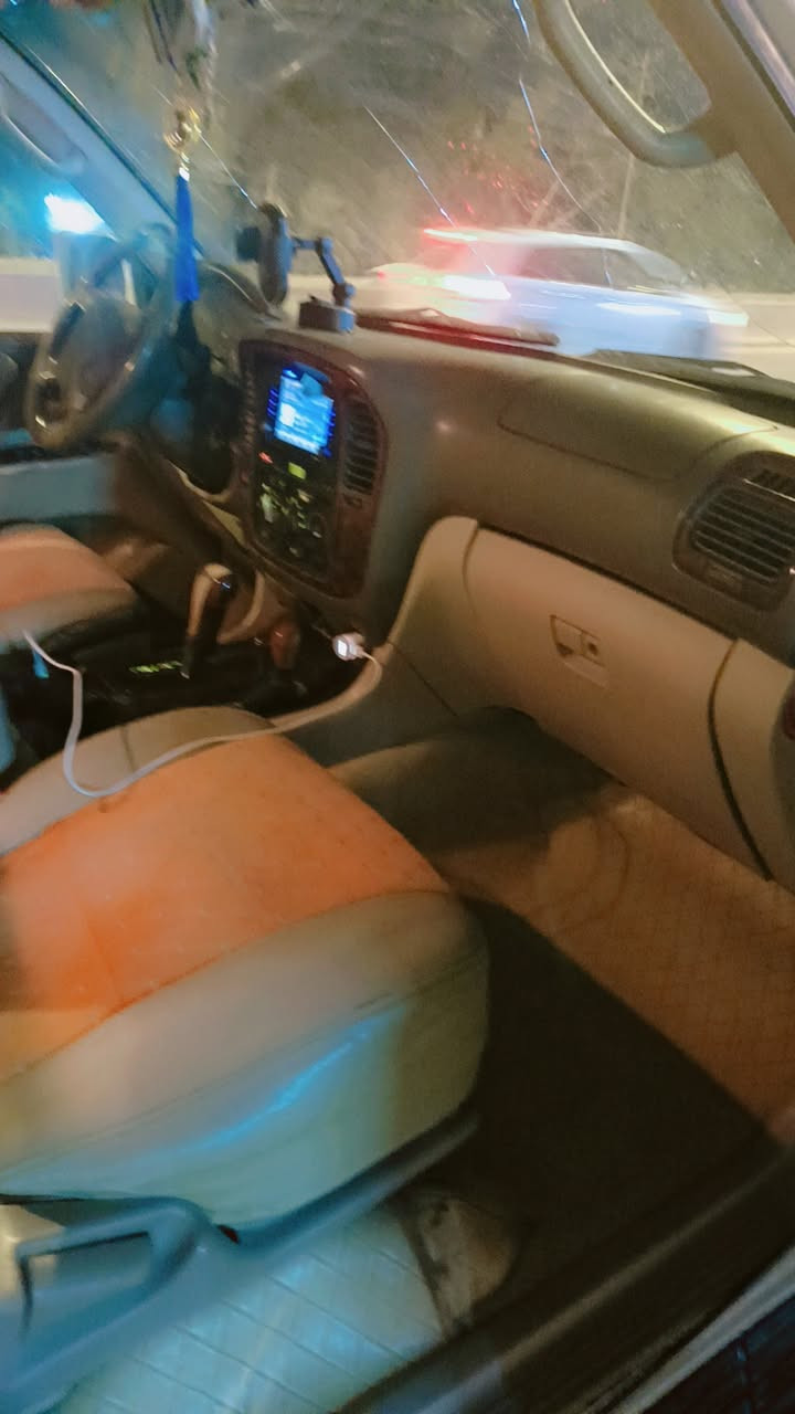 سلام عليكم الاندكروز مديل 2000محدثة 2007 دفع رباعي سيارة جاهزة وبعد احلى من صور بهواي سيارة مكفولة ما عدا جاملغ أمامي جهات سايق ومعدل على سيارة هواي سيارة غاز وبنزين دبل تنكي سيارة أحلى من صور هواي وجاهزة من كلشي ما ناقصة شي وشرط فحص وين ما تريد تعال افحص سيارة بسمي رقم بغداد سعر 145 ورقة وبيها مجال 
رقم صاحب سيارة ***********
مكان سيارة في النجف
