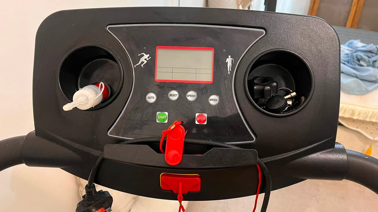 جهاز جري للبيع  ماطور واحد وجبلي ماركة House Gym مستخدم ٣ مرات فقط نظيف جدا يتحمل وزن حتى 150 كيلو غراضة كاملة مكاني حي صدام ساحة ٣٠٤ سعرة ٢٥٠ وبي مجال بسيط .


**إذا كنت صاحب هذا الإعلان وتريد حذفه لأي سبب، رجاءا أرسل رسالة إلى الدعم الفني**