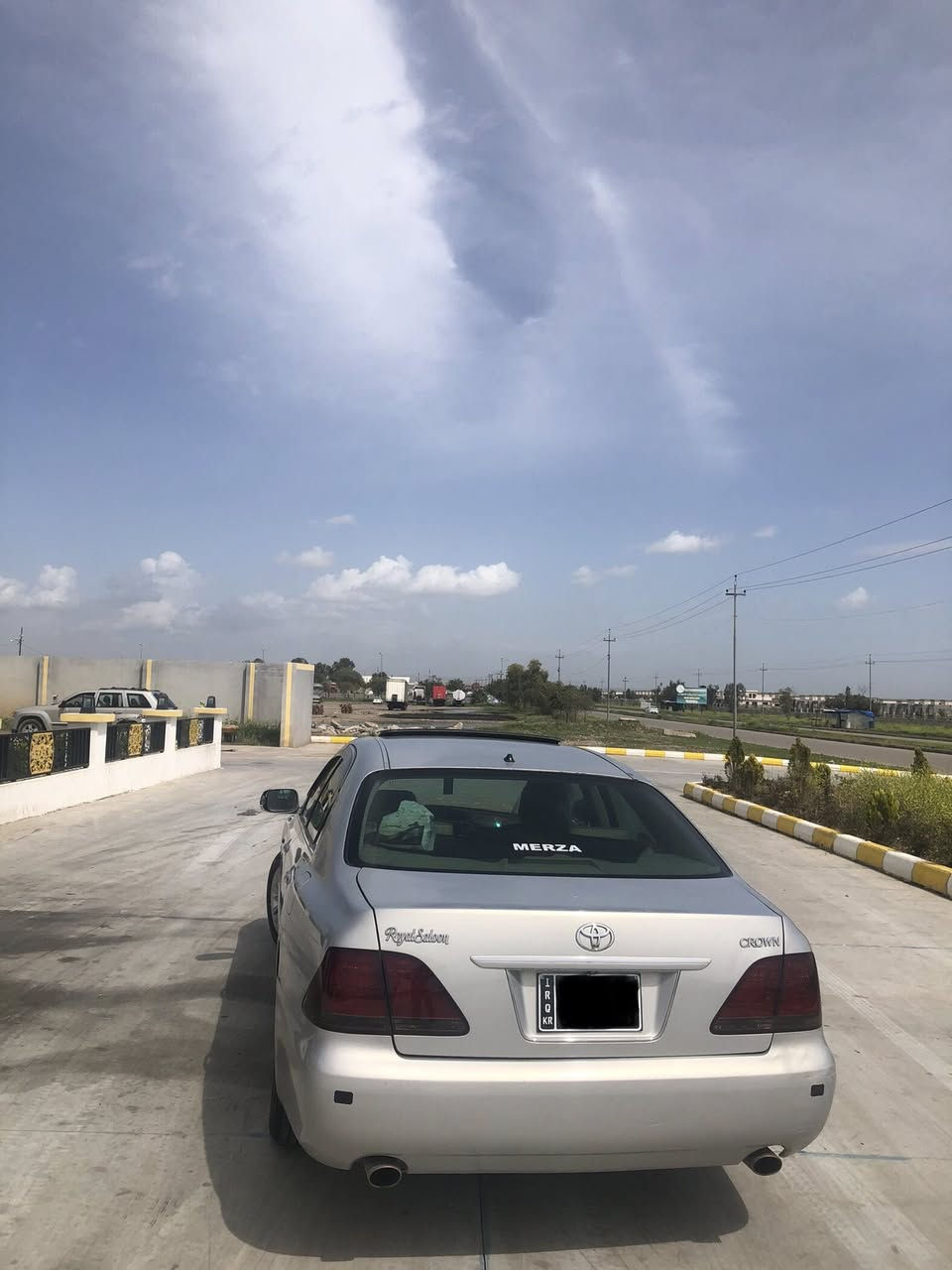 بەناوی خوای گەورە

شاهینە ڕۆیاڵ مووس بەحری
٢٠٠٥ 
١٨٢ دوو دوگمە ناوزەرد
گەورە بە گەورە
سڵاید 
ئاوێنە ئیشارەت
ئیشارەت لێگزز
جڵدی دووبەی
سوکان وەک لێگزز
بێ بۆیاخ ایراق ئەوروپاشی نیە
تاقمێ تایەی لۆکی لە ژێرە
سەیارەکە لە کەلارە

ئەگەر موشتەری نی سەرم مەیەشێنە 
لەوە هەرزانتر بو برۆ بیکڕە

سعر:٦٧ مەجالێ کەم
ژم:***********
