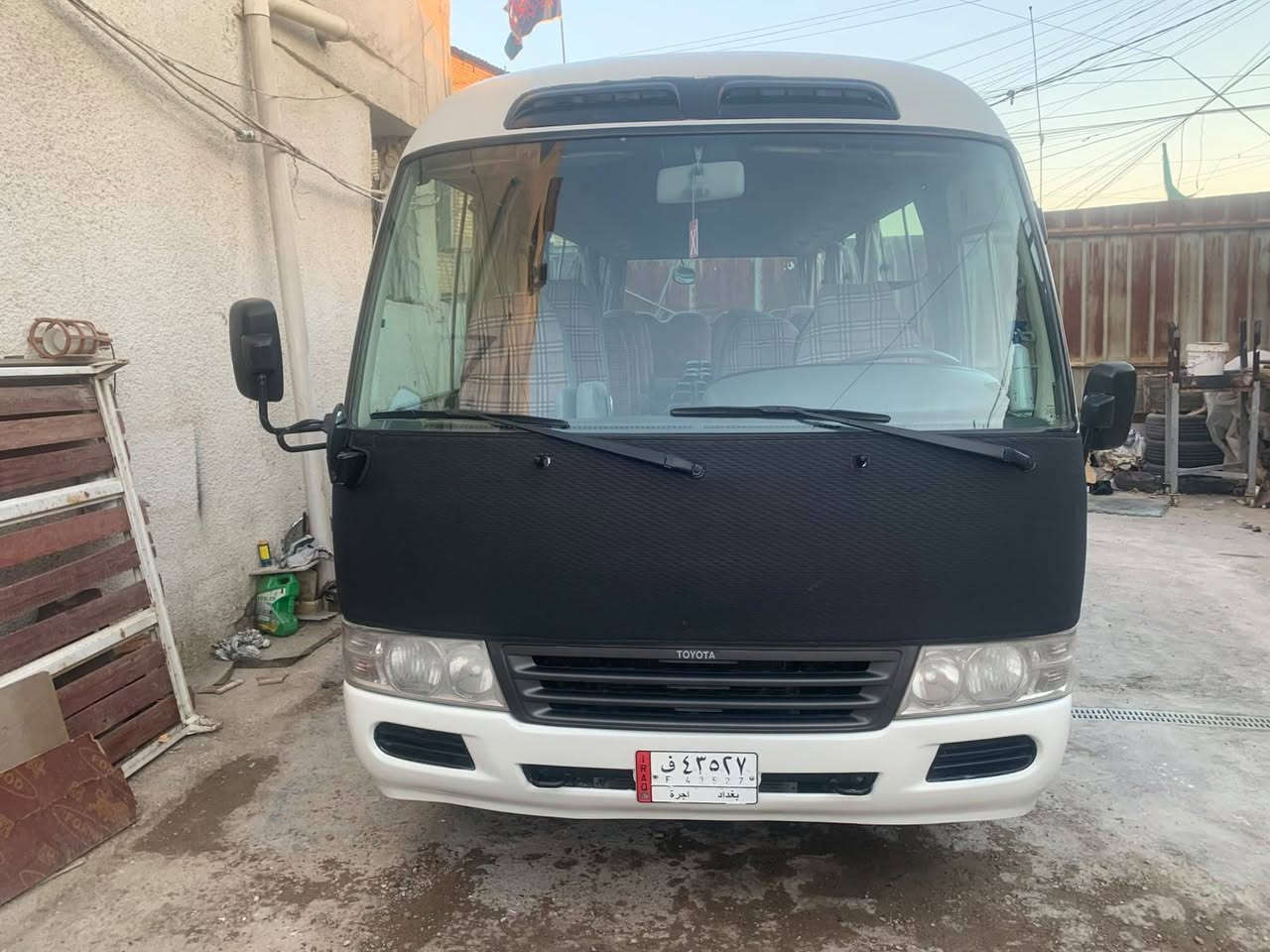 كوستر ٢٠٠٤ بغداد صبغ عام بدون معجون بدون كص بدون حادث محرك كير صدر فتح وياله فلنجات جدد منظومة تبريد جديدة تغم تاير جديد كهربائيات كلها شغاله داخل جديد كشن ستاركس هيئة مصفرة عليها غرامات ٣ ملاين ينكطع من سعرها السعر ١٨٥  الاتصال ***********
