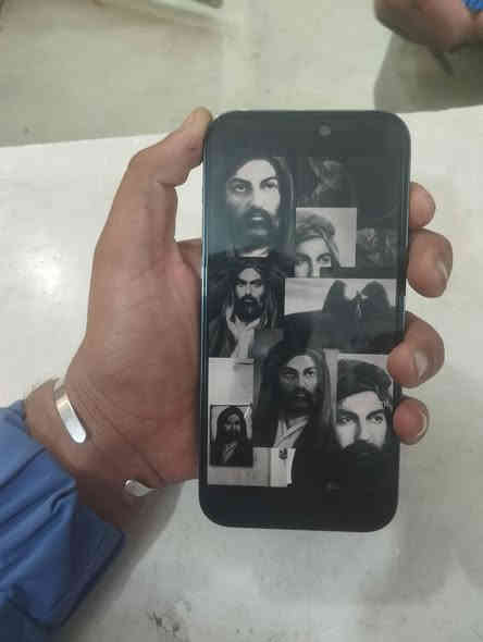 السلام عليكم
ايفون 14برو ماكس 
جهاز جديد بطارية 98زلغ ما مزلوغ تجي تفحص وين ميعجبك 
سعرة مليون وبي مجال 
رقم الهاتف ***********
