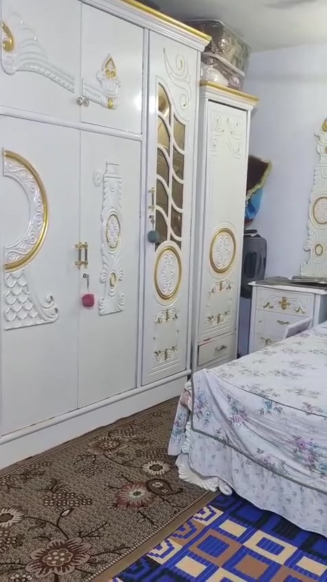 السلام عليكم غرفة نوم صاج جديده استعمال قليل لا كسر ولا زلغ كلشي ما بيهة تجي وتشوف بعينك السعر (900) العنوان مدينة الصدر قطاع 37 الإتصال على الرقم ***********
