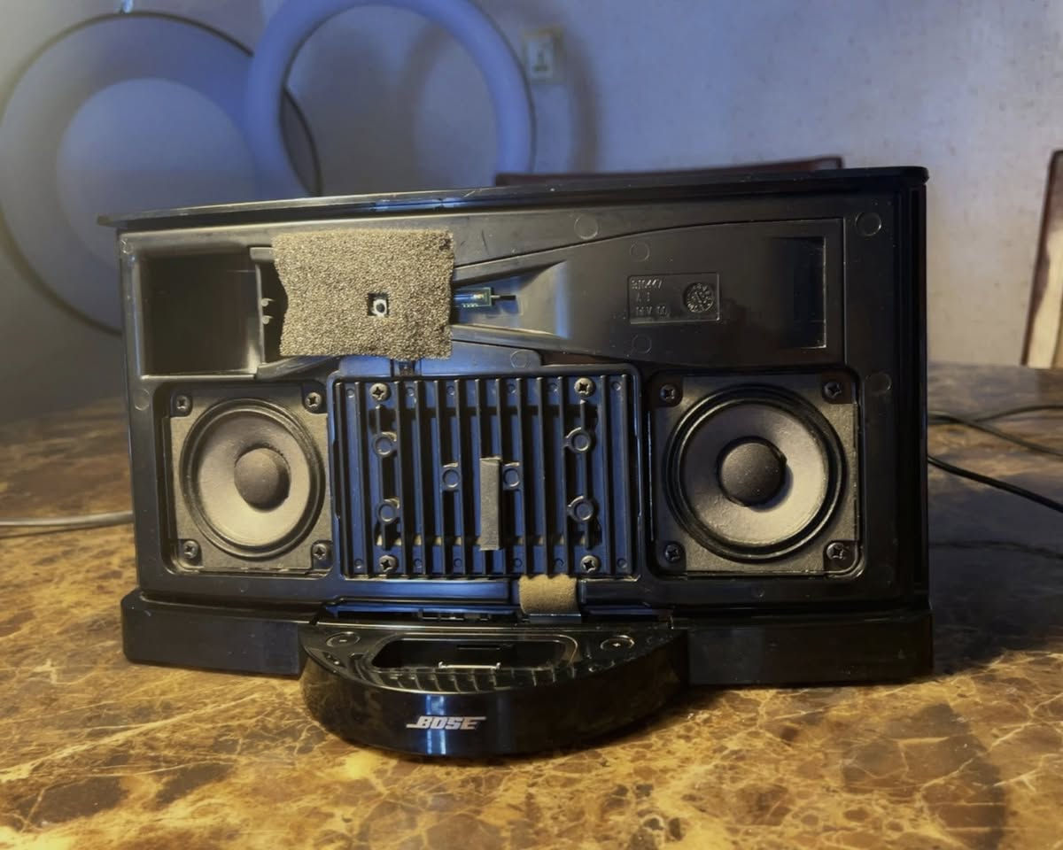من رخصة الادمن طلعلي هذا سبيكر bose sounddock ll نسخة الاحدث هذا مو القديم بحياتي مطالعلي بهيج نضافه لكن للأسف بدون شاحن للأمانه مفاحصه لان ماعندي شاحن العنده غراضه ويعرفله ينطيني سعر بالخاص توصيل موجود


**إذا كنت صاحب هذا الإعلان وتريد حذفه لأي سبب، رجاءا أرسل رسالة إلى الدعم الفني**