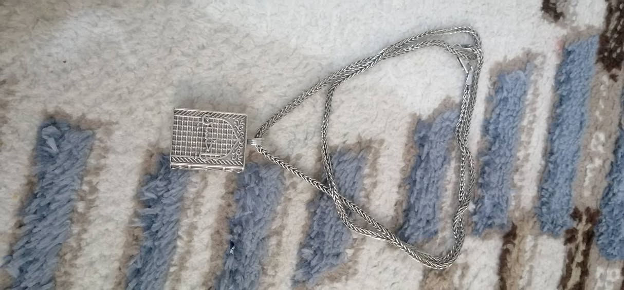 للبيع كلها فضه صياغه يدويه بل ١٠٠ الف مكان سماوه رقمي
***********
