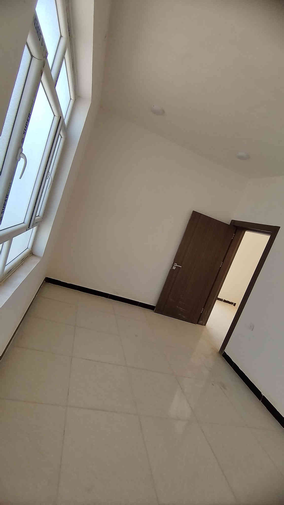 السلام عليكم..
بيت طابقين 200 متر..طابو صرف..ثلاث غرف نوم..حديقتين اماميه وخلفيه..استقبال كبير وصاله كبيره..نظام كامرات..صحيات دفن...الصاله مفتوحه على الحديقه الخلفيه بباب سلايت...

العنوان.. كربلاء..طويريج...مجمع الزهراء السكني..قرب سيطرة أم الهوى...
يباع بمقدمة 75 مليون..والباقي اقساط شهريه على مبادرة المصرف العقاري..القسط الشهري 548 ألف..
مستمر التسديد للمصرف صار أكثر من سنة...
علما البيت يختلف عن البقيه بتغيير في الخارطه الداخليه...يعني صارت عليه هواي اظافات من عندي مع شغل المجمع..

تفاصيل أكثر على خاص أو على الرقم ***********
