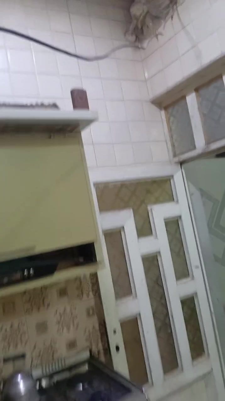 السلام عليكم دار للبيع مساحه 220 تجاوز حي الثوره اول فرع بالتجاوز رقم الدار 123 صاله  استقبال ثلاث غرف نوم مناور اثنين حمامات داخليه وخارجيه بناء حديث اساس كونكريت سقف كونكريت معه دنك يرهم مراوس او بيع سعر 60 وبي مجال ***********
