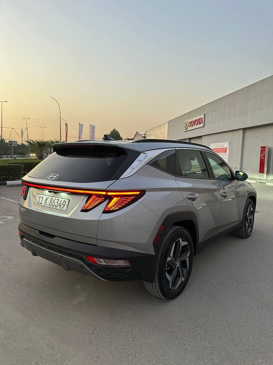 توسان 2024 هايبرد
فوول مواصفات 
محرك 1600 توربو 
 حادث تبديل قبق جنطه نفس الون وبارد خفيف  
العداد 9,800ميل 
بصمة تشغيل 
دخول ذكي 
كشنات جلد ابيض مميز 
فور ويل 
تدفئة كشنات 
تحديد مسار 
تحديد سرعة 
كامره خلفيه 
بانوراما 
مانع انزلاق 
تحكم ستيرن فول  
شاشة كبيرة ناطقة تدعم كار بلي 
شفتات تحكم بالستيرن
كير و هاند بريك دكم 
جنطة كهرباء 
اربع انظمة قيادة ايكو و سبورت و نورمال
نقطة عمياء 
كراسي كهرباء 
تشغيل   عن بعد 
تبريد قطعتين 
الضرر تبديل قبغ جنطة بلادي وبارد خفيف . 
السيارة كل الايرباكات البيها سليمة
مرقمة بغداد دولي  
العنوان : بغداد حي القاهره 
 للأستفسار ***********
متوفر واتساب
