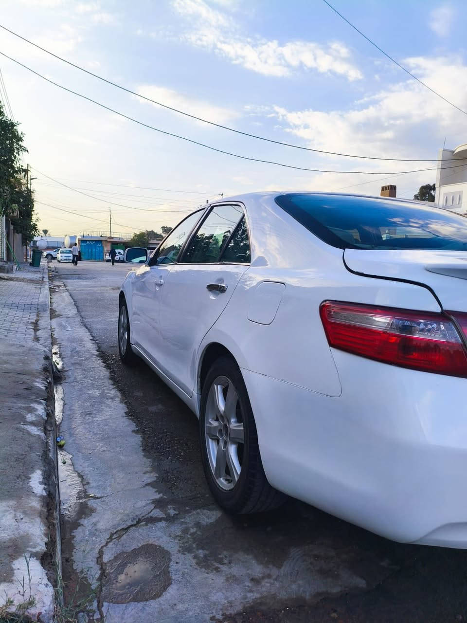 كامري موديل 2007 رقم بغداد سنويه لل2028
كشن كهرباء وجلد
فتحه سقف
صدر امامي خلفي جديد
اربع تايرات جدد 
كهربائيات كلها جديد 
كير ومكينه وتبريد مكفولات
السياره لون ابيض مصبوغه عام 
كروس سرعه وبرده خلفيه وتحكم ستيرن

السعر 87بيها مجال بسيط 
مكانها بغداد 
***********
