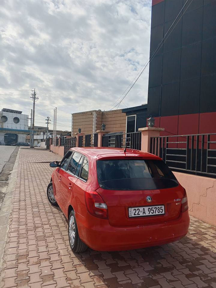 سلام علیک
 
سکۆداا ٢٠١٣ 
سەیارەکە بی لیدانە بی بۆیاخە  مەکینە مەرخوبە بێ تۆربۆیە گیر تۆماتیک لە نوکە لایتی پێشی هەتا نوکە بەگلایتی بەشەرت رەقەم سەنەوی نوی مالی دۆستە تەنها ٥٨ مەجالیش 
*********** أربيل, العراق
