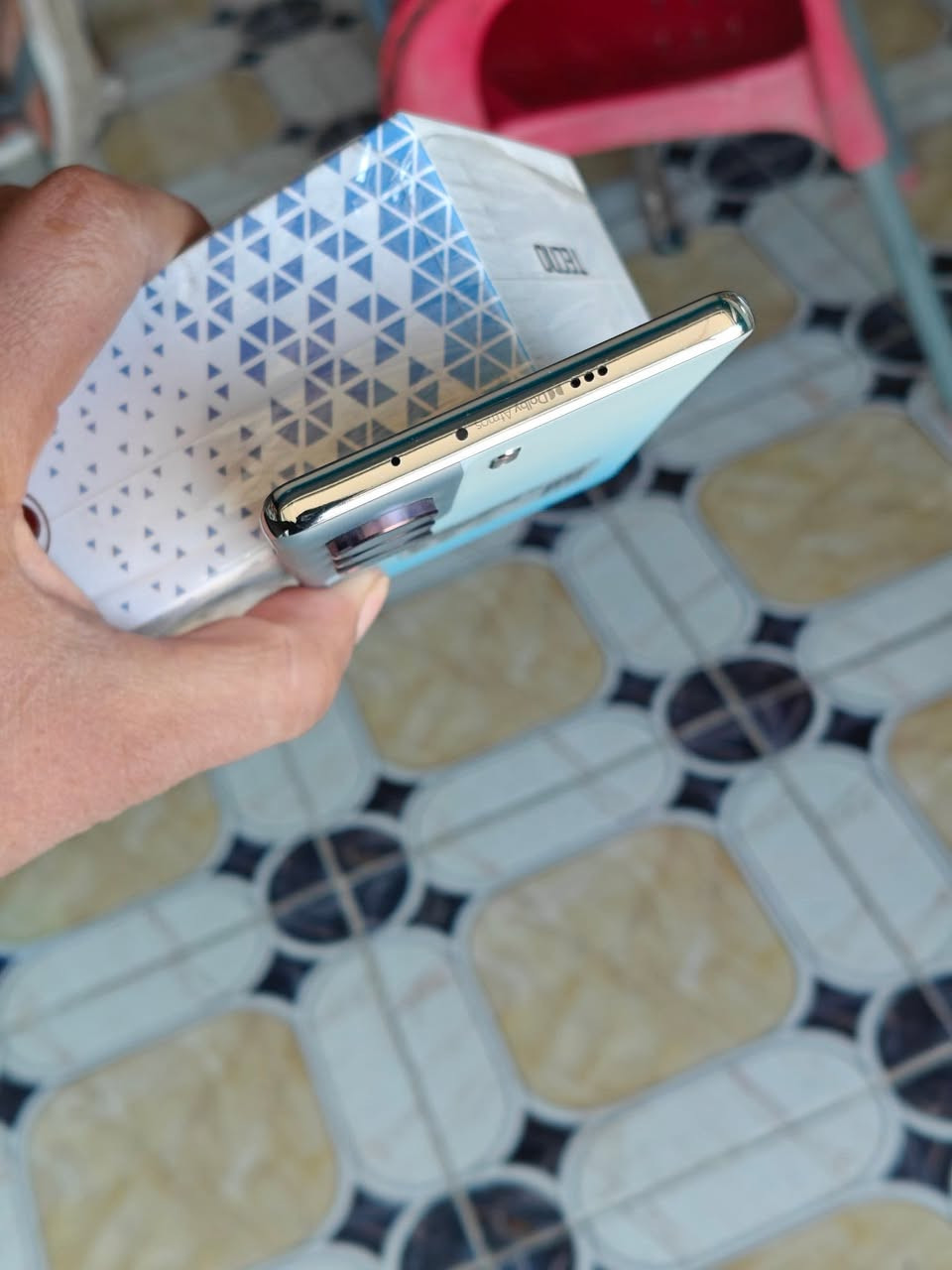 السلام عليكم 
كمن 40 بروا نسخة 4 جي
ذاكره 256/16 نظيف أخو الجديد كامل ملحقاته الاصليه 
السعر 225  الف سعر ثابت ونهايه 
موجود توصيل محافظات 
مكان المكتب بابل 
ظمان الجهاز 3 أيام من أي خلل أو صيانه 
***********
