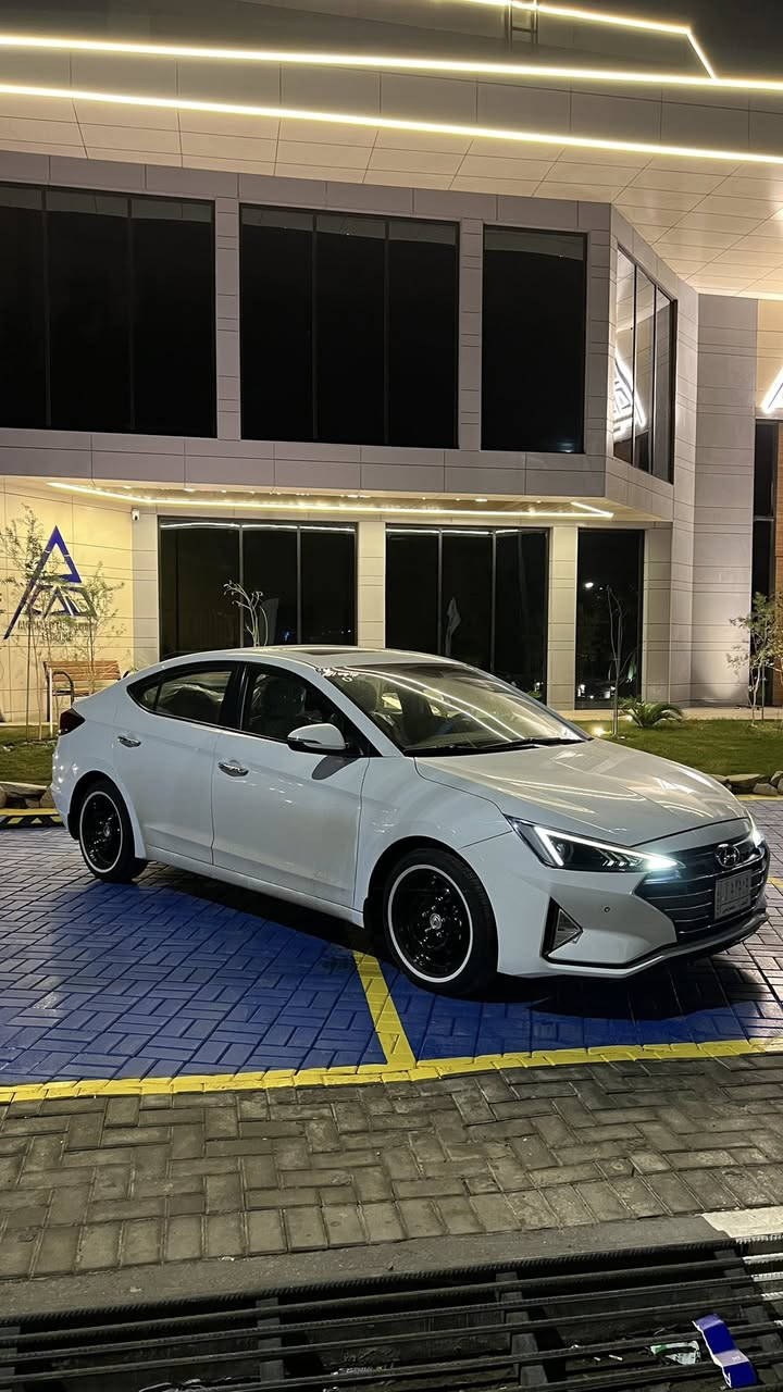 السلام عليكم النترا موديل. 2020 خليجي مكينه 2000 دوش 
السياره بيها بارد بل جاملغ الأمامي شبرين وبيها جاملغ الخلفي شبر والباقي كفاله عامه مكينه كير تبريد حداديه السياره كلش نضيفه ابيعلك  على وضع الشركه اشدلك الوياله البلاديه السعرر (165) وبيها مجال مكان السياره البصره المعقل ***********
