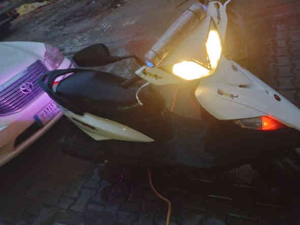 السلام عليكم 
عندي ماكس ثعلب 
دراجه خير من الله 
على البلادي مالته 
كابريتر بلادي مالته 
محرك كهربائي كلشي شغال 
بيه سماعات ابلوتاث نشرات خلفيه
شلعه ابريك خلفي امامي كله شغاله 
راجه مال جناي 
العنوان بغداد الشارجه قرب جامع براثه 
الاسعر 650 الف بيه مجال حق جيتك  
الاتصال او مراسله خاص او واتساب 
***********
