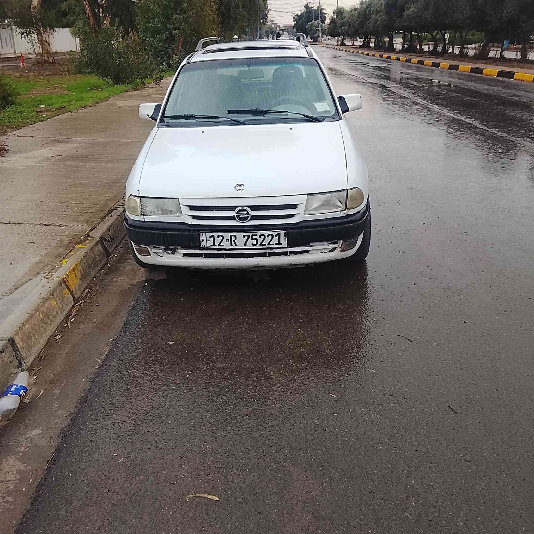 السلام عليكم  استرا موديل 1992للبيع ،بسمي  حجم 16السيارة  محرك وكير وطخم شرط ويل كب  رقم مسطرة داخل نضيف  الصبغ بس دوسات ودوائر السعر 52الاتصال ***********،,,,*********** بيها مجال بسيط واسف على الإطالة
