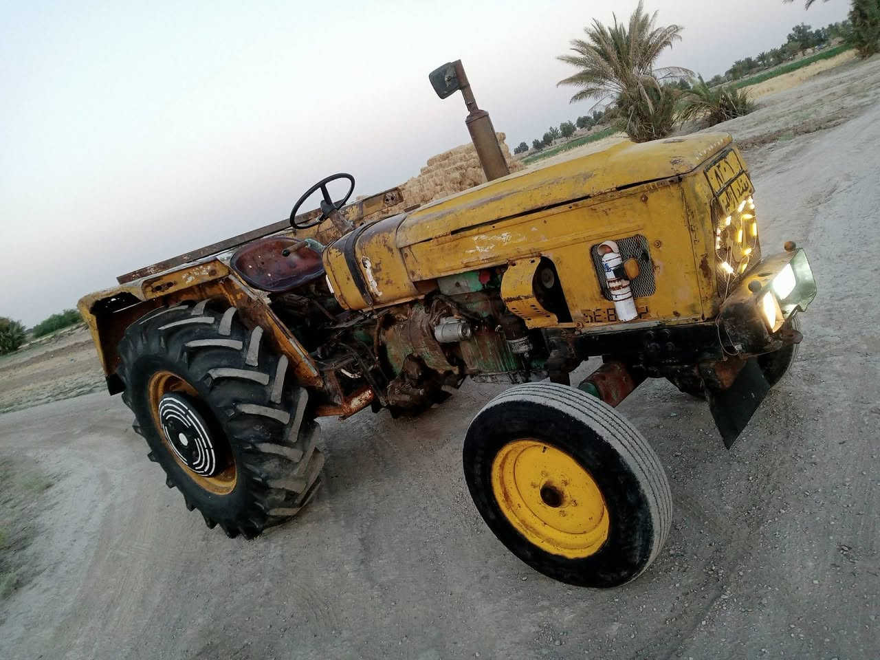 السلام عليكم عنتر للبيع موديل 89 رقم وسنويه بدون تحويل مكينه مكفوله كفاله عامه محرك وبم وكير واكسل وجهاز الرفع نكره سلف بريك تخم تاير مكينه مال جناي اتصال مكلف بالنشر ***********
