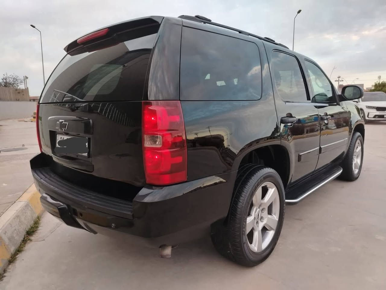 ادوات لو اسود ملكي مواصفات تاهو2013 فول واحد ع واحد كامل (المواصفات 
محرك V8 سعة 5.3 لتر
محركه ينقص
كير كفاله 

دواخل سياحي  

مقاعد كهرباء للسائق والراكب

تدفئة المقاعد

تحكم بالمقود

شاشة مع نظام صوتي

CD / AUX
تبريد أمامي وخلفي

فتحة سقف

تشغيل عن بُعد

حساسات خلفية

كاميرا خلفية 

نظام تثبيت سرعة

تحكم كهربائي بالمرايا

سنتر لوك

جنطه شفط
ABS
نظام مانع الانزلاق
مصبوغه أحزام جماليه 
مصابيح زنون 
السياره مشموله بتسجيل
 الاستفسار اتصل واتساب 
***********
