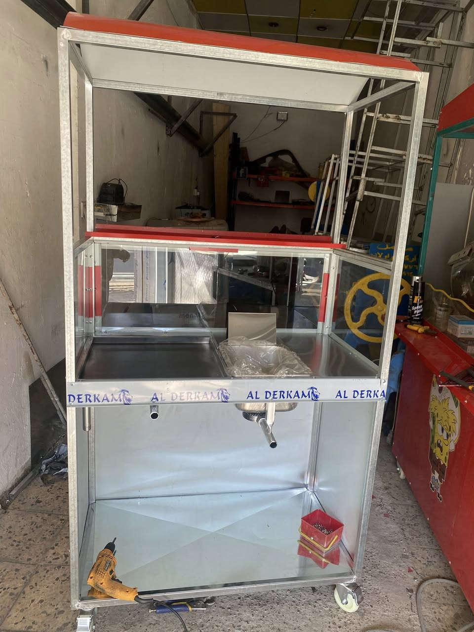 عربانه فنكر و بركر 
و ترهم وياهن معجانه فلافل 
***********
