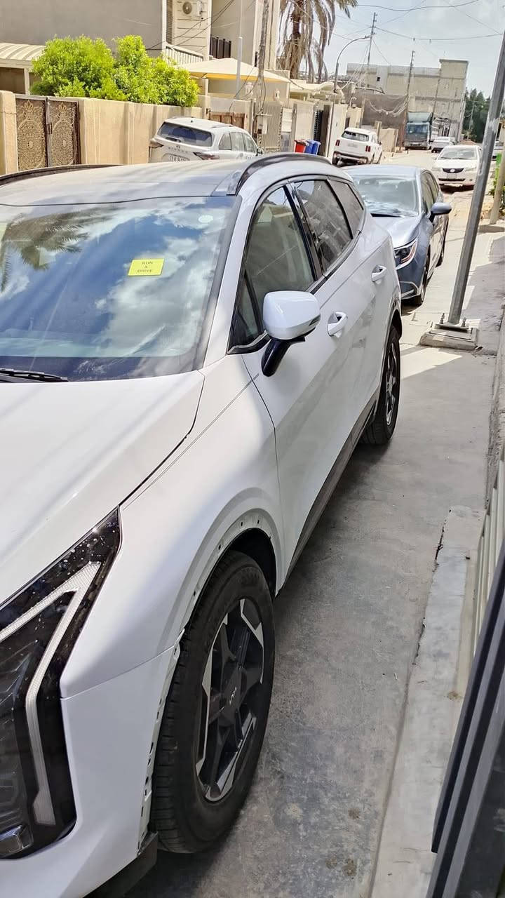 السلام عليكم 
كيا سبورتج 2026 امريكي زيروو
ماشيه 1800 حادث موضح بالصور بدون تبديل بدون صبغ فقط اضافة ربع دعاميه

المواصفات:
 • محرك سعة 2500 سي سي
 • بصمة + تشغيل عن بعد
 • كرسي  كهرباء مع تدفئة
 • رادار جوانب / تحديد مسار
 • تحكم تبريد شاشه منفصل
 • نقطه عمياء / اوتو دم 
 • شاشة متصلة تدعم Apple CarPlay & Navigation
 • جنطة كهرباء خلفية
 • ويل حجم 18 إنج
 • شحن وايرليس
 • سايدبريك دگمة + أوتو هولد
 • درايف مود (أنماط قيادة)
 • مانع انحدار + مانع انزلاق
 • فول تحكمات ستيرن
 • كامرة دوارة + حساسات أمامي وخلفي
 • لايت زينون عالي/ناصي + LED ليزري نهاري
 • بك لايت LED
 • المرايا الجانبية كهرباء مع إشارة
السعر 240
مكان السيارة بغداد الدورة 
اي ستفسار لاتصال علئ الرقم ***********
