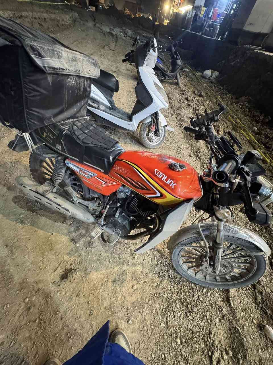 دراجه إيراني موديل 2025 كامله مكمله عوزها فقط سيبايه طاكه مالتها مكينه مكفوله كفاله عامه منزلها بيدي من رنبه قبل ٣ اشهر عوزها بس غسله ترجع وكاله سعرها ٧٥٠ وبيها مجال مكاني بغداد مدينه صدر أو لبلديات رقمي ***********
