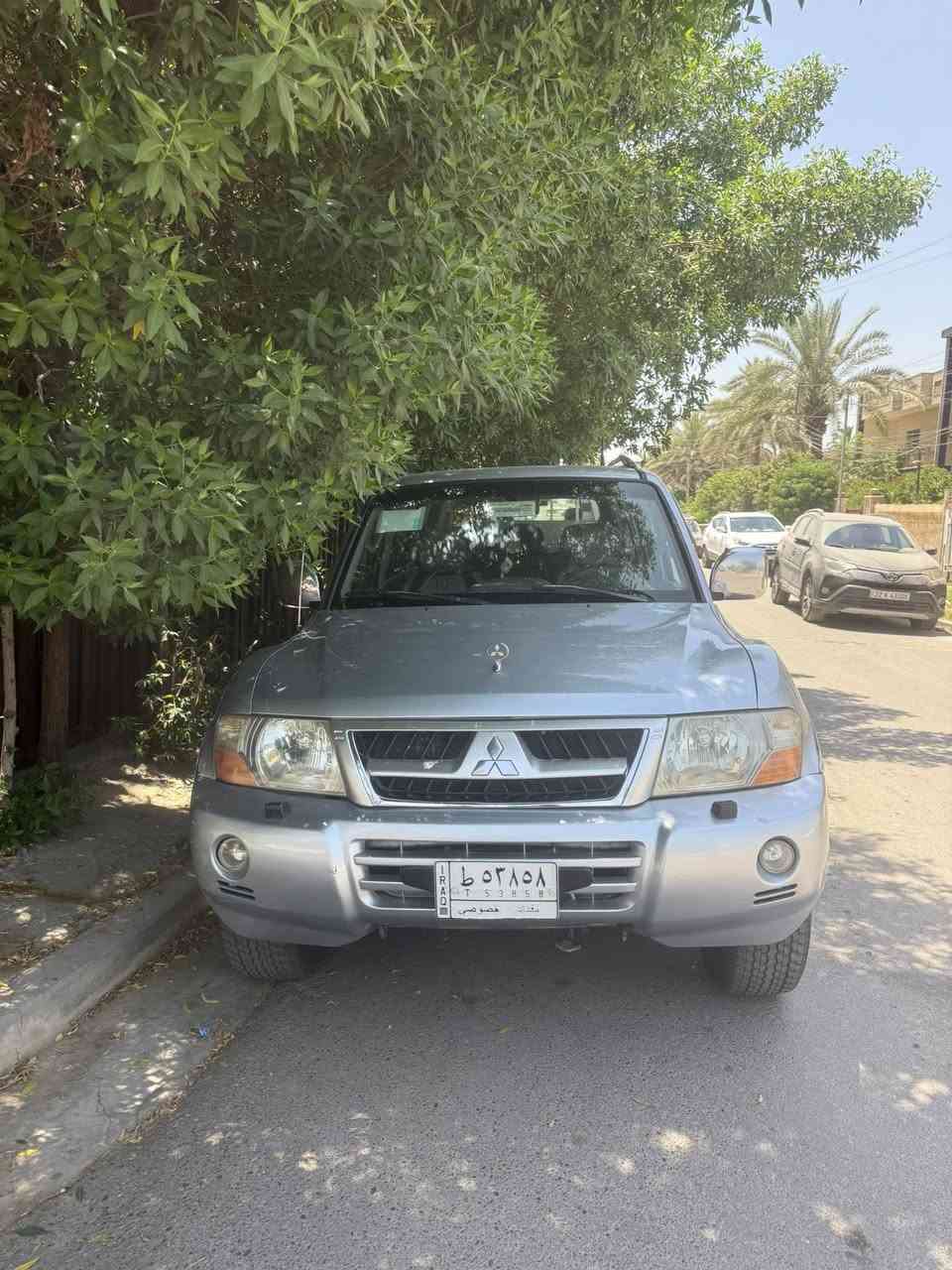 السلام عليكم 
باجيرو خليجي 2006
سياره جديده ومال بيت عضمته تخبل 
بيها صبخ جماليه دعاميه 
تبريد ثلج تلث قطع 
مري كهربائي 
سياره جاهزه 
تخم تاير جديد 
باتري جديد 
كهربائيات كلها شغاله 
تحويل ثاني يوم 

علماً السياره عليها غرامه اربع ملايين تستقطع 
من مبلغ البيع 

السياره سعرها ٩٠ وبيها مجال 

العنوان الطالبيه او مطار بغداد 

***********

