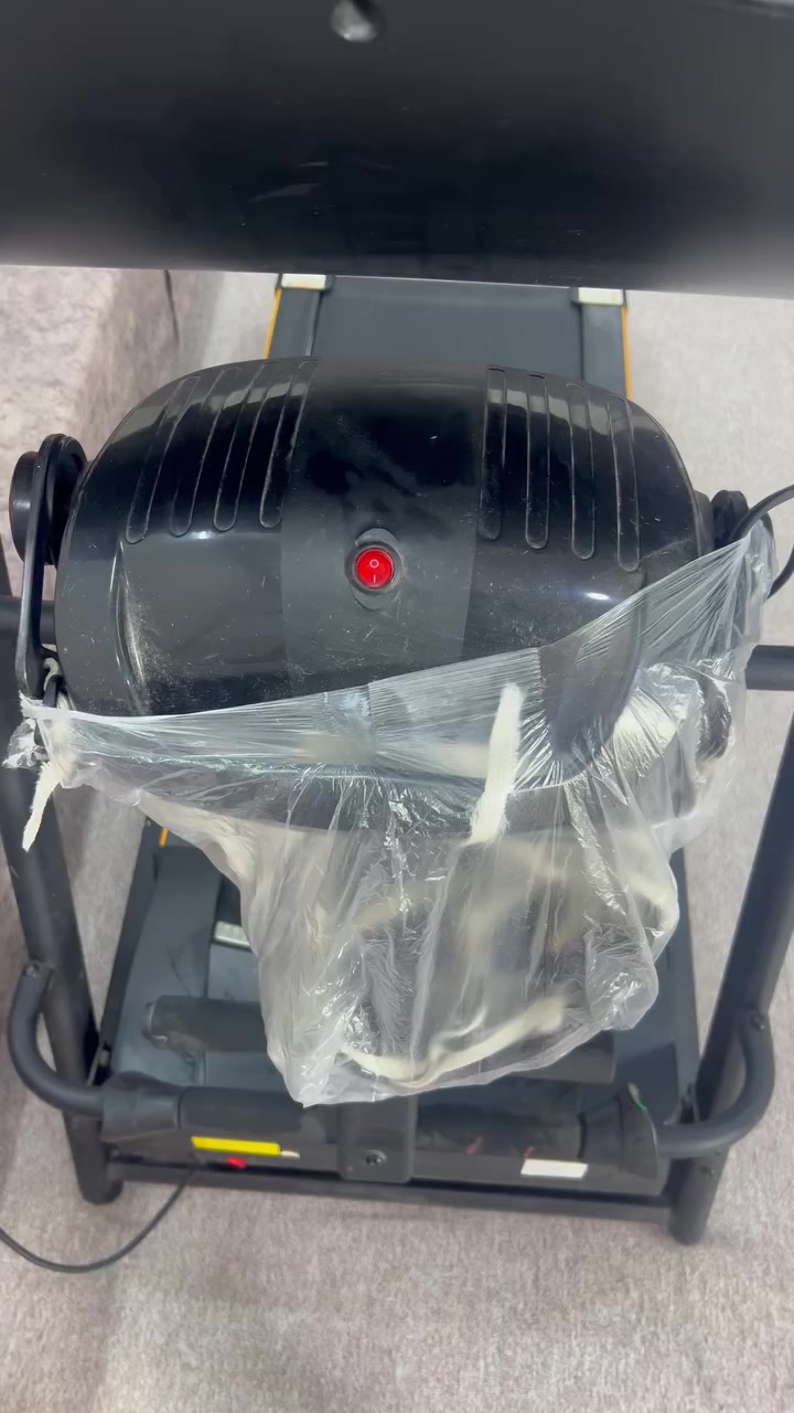 للبيع جهاز ركض 🏃‍♂️

جهاز ركض بحالة ممتازة ونظيف جداً، استخدام خفيف، مناسب للبيت أو النادي.

✅ السرعات متعددة
✅ شاشة لعرض الوقت، المسافة، السعرات
✅ يحتوي على برامج تمارين
✅ يعمل بشكل ممتاز بدون أي مشاكل

للاستفسار 

‭0770 036 6833‬
