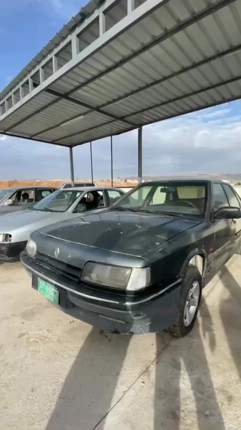 سلام عليكم اخوان رينو موديل 1992راعيها بدهوك وكاله و تحويل بشرط كير شرط محرك كايم محرك بل صندوق سياره حلوه سعر 11 و مجال رقم مبايل ***********
