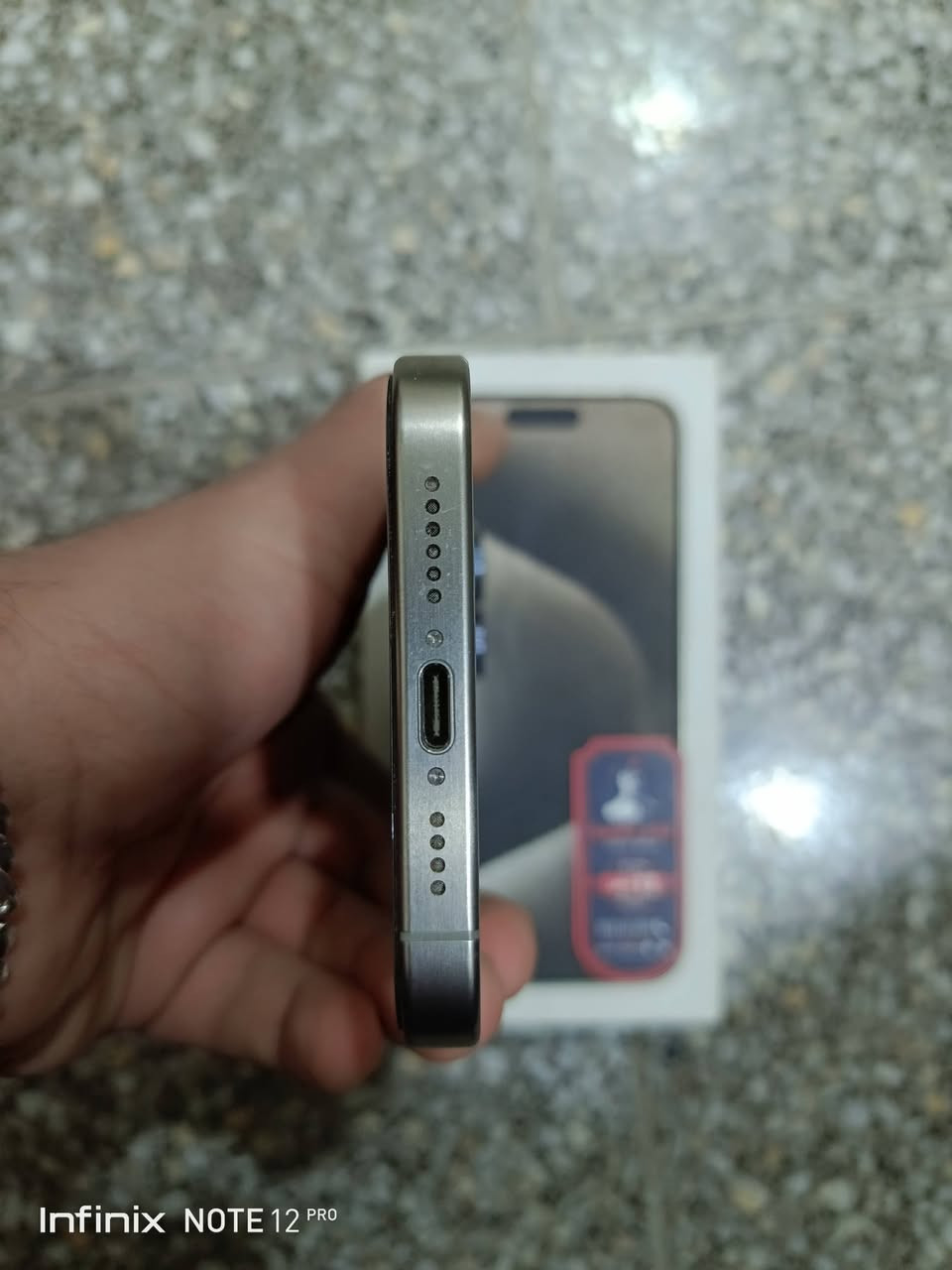 سلام عليكم ايفون 15 برو ماكس ذاكره 256 بطاريه 90 جهاز مكفول مابي اي شخط كامل ملحقاته الكيبل ووياه راس شاحنه مال شركه وكڤر شفاف وكڤرين ثانيات سعره. مليون و 25. وبي مجال بسيط للشراي الجهاز استخدامي الشخصي نضيف جداً متواجد فيس وواتساب ***********
