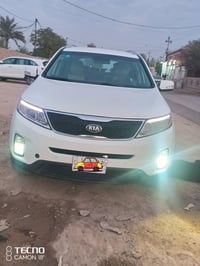 للبيع سورنتو خليجي 2015 بأسمي      6  سلندر   7  راكب بصمه تشغيل  بصمه...