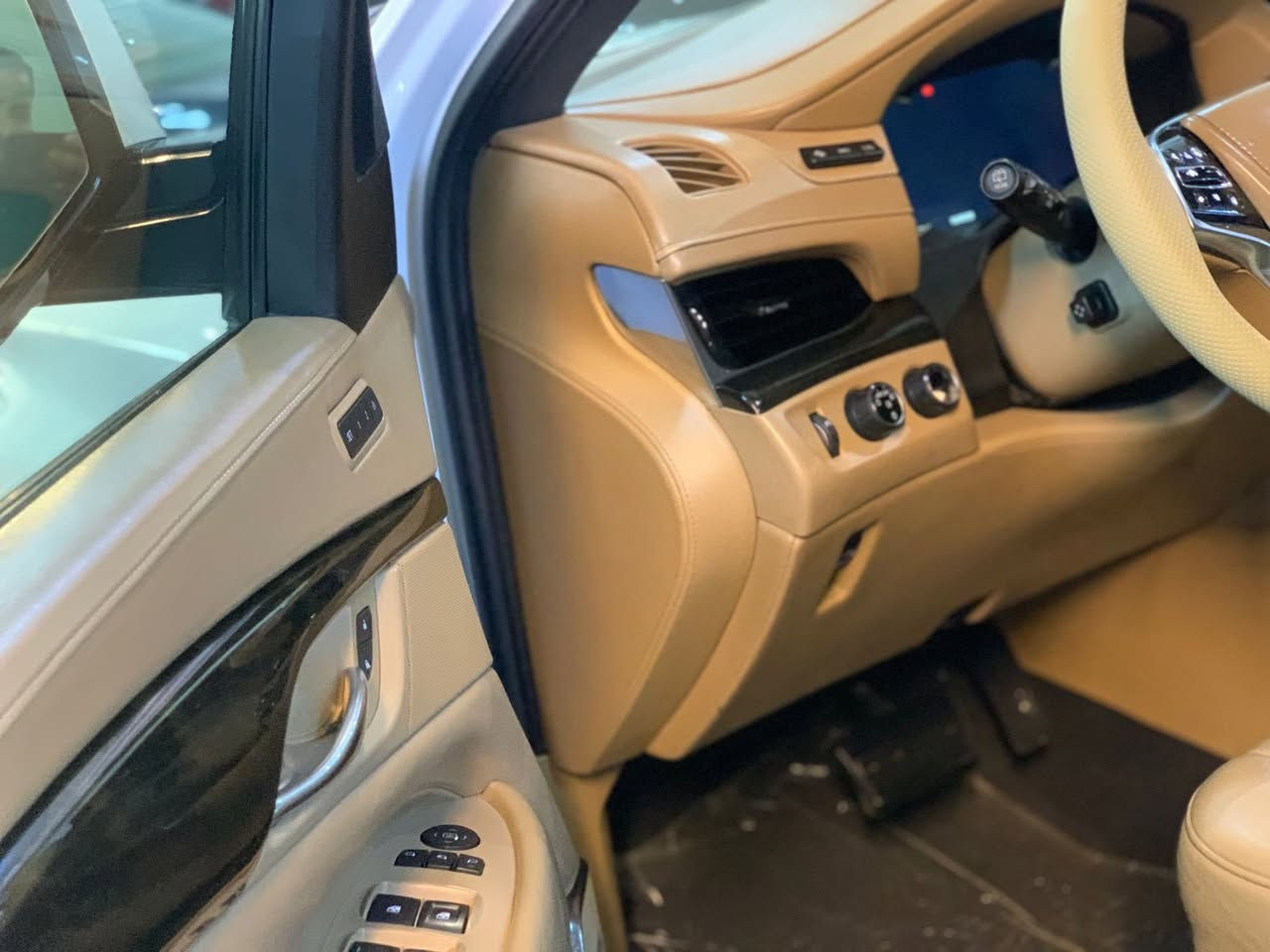 كديلاك سكاليد بلاتينيوم ٢٠١٨ كفاله عامه حتى البلاستك بالشرط سياره جديده بمعنى الكلمه ع وضع الشركه محرك وكير بالكفاله فول مواصفات ملكيه شاشات ردارات حساسات ٥ كاميرات دواره لجميع اجزاء السياره
كشنات في اي بي ومساج وتدفئه وتبريد رقم اربيل سنويه مجدده هزه جديده
السعر ٤٢١٥ مكان السياره / اربيل
للاستفسار ***********
