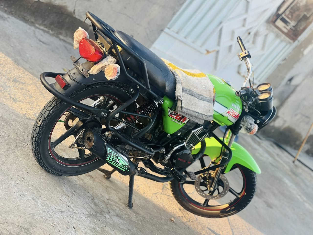 سلام عليكم دايوان نفخ موديل ٢٢  طالعه بل ٢٣  وراق سكنر محرك 200cc دراجه بحالت لوكاله مكفوله كفاله عامه كله شغاله بعد حله من صوره سعر (مليون و150) وبيه مجال مكان بابل محاويل قرب علي بن لحسين  شراي خاص او اتصل ***********
