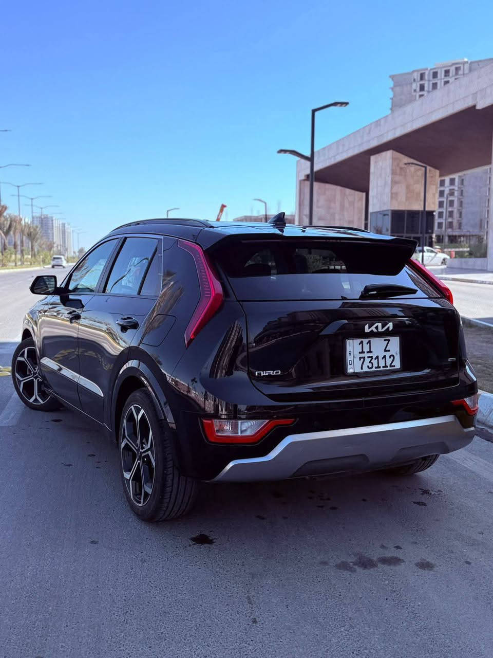 كيا نيرو هايبرد موديل 2023  للبيع
اذا تريد سيارة SUV كورية عائلية تجمع بين الفخامة و الأقتصاد ( تفول مرة بالشهر ) وارد امريكي باسمي 
السياره خير من الله نظافه وبيها مواصفات بعد احلا من السياره لون اسود 
السياره مرقمه وكامله ومصلحه رقم بغداد 
السياره حادثها بنيد وجاملغ سايق صبغ سونار موضح بالصور + صور الحادث مرفقة أيضا 
ماشيه: 19.000 ميل
المواصفات 
مري شفط
كراسي تدفئه 
فتحه 
بصمه
اشاير بالمري 
كشنات جلد و مخمل 
ترحيب دخول 
.نظام ايكو وسبورت قياده
• بطارية ليثيوم
• شاشة كبيرة
• كاميرا خلفية
• حساسات خلفية 
• ⁠حساسات اماميه
• كراسي واستيرن تدفئة
 .اتو هولد
رادار امامي
• مانع تصادم
• محدد مسار
• تصحيح مسار
• مثبت سرعة
• مانع انزلاق
• بصمة تشغيل
• بصمة أبواب
• مري رادار
• نقطة عمياء
• شاحن وايرلس 
شاحنة بالكشانات 
• شاشة اعطال
• عداد ديجيتال متغير الوان
• اضوية امامية LED
• اضوية خلفية LED
• كشافات زنون LED
• حساسات إضاءة
• إنارة تلقائية Auto
• نظام صوتي مميز 
• أوامر صوتية
• حساسات اصطدام
• حساسات مطر
• حساسات دخول الإنفاق
• حساسات ضغط هواء الإطارات
‏• GPS
شفتات بلستيرن
تبريد قطعتين
قياده ذاتيه عل الطريق 
تشغيل عن بعد 
• بلوتوث
• مدخل USB + AUX
وبيها بعد مواصفات خير من الله 
سعر  السياره 139  ورقة
الاستفسار على الرقم ***********
مكانها بغداد العامريه
