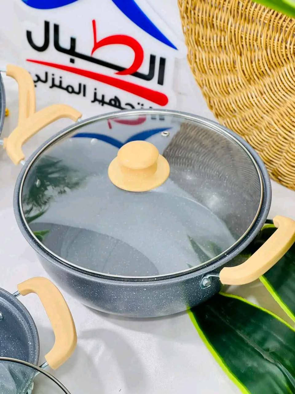 سيت قدور ماربل 5 قطع HotChef بأغطية زجاج حراري
طهي الرز، المرق، الشوربات، واليخنات بمختلف أنواعها.
تحضير المعكرونة، السلق، وطهي الخضار واللحوم.
مناسب للاستخدام اليومي في المطبخ المنزلي.
مثالي للعائلات الصغيرة والمتوسطة.
يمكن استخدامه على مواقد الغاز التقليدية.
سيت مكون من 5 قدور بأحجام مختلفة:
طلاء داخلي وخارجي ماربل غير لاصق عالي الجودة.
خالي من مادة PFOA الضارة.
توزيع متساوي للحرارة لنتائج طهي أفضل.
أغطية زجاج حراري مقاومة للحرارة مع فتحة بخار.
مقابض جانبية عازلة للحرارة بتصميم مريح وآمن.
سطح مقاوم للالتصاق وسهل التنظيف.
مناسب للغسل اليدوي وغسالة الصحون.
لون أسود مرقط بتصميم أنيق وعصري. بغداد, العراق


**إذا كنت صاحب هذا الإعلان وتريد حذفه لأي سبب، رجاءا أرسل رسالة إلى الدعم الفني**