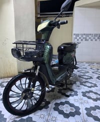 دراجه شحن  للبيع كلش نظيفه وبطاريات جديده  السعر ٣٠٠ وبي مجال الي يريد...