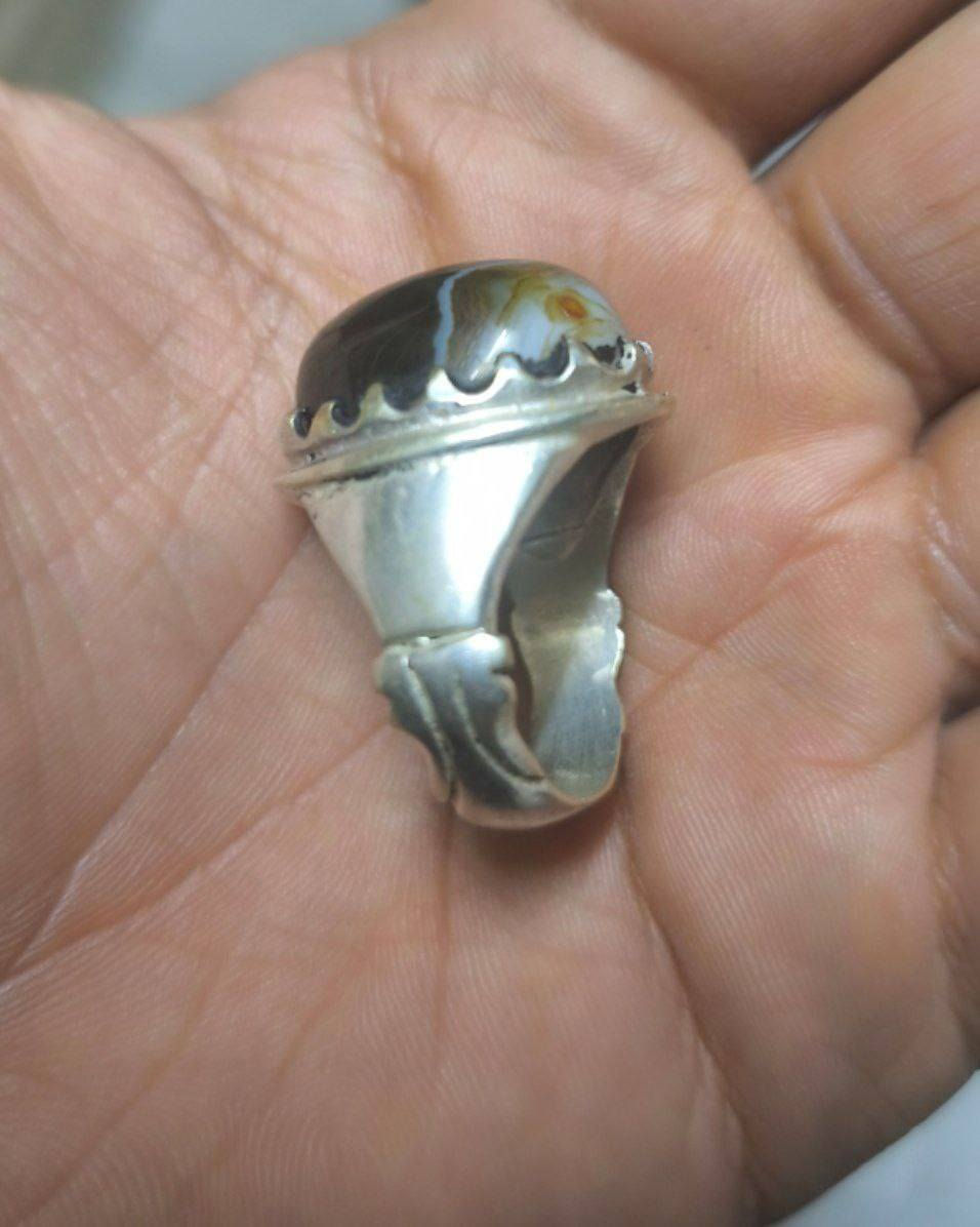 عدي هذا الخاتم اني مشتري يعني مو باله بي حجر يمكن جزع الخاتم مختوم 925 بس حجمه كبير الخاتم اللي يريده ب22  الف قفله


**إذا كنت صاحب هذا الإعلان وتريد حذفه لأي سبب، رجاءا أرسل رسالة إلى الدعم الفني**